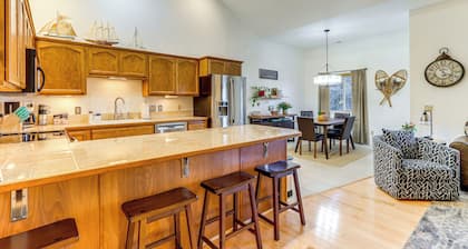 Walk Downtown: Modern 'coeur D'alene Getaway'