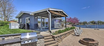 Lakefront Bellevue Home: Private Beach & Fire Pit!