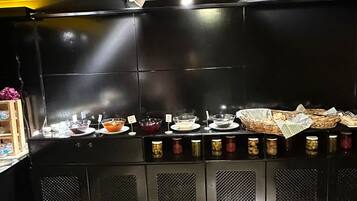 Free daily buffet breakfast