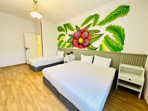 Family Triple Room | Premium bedding, laptop workspace, soundproofing, free WiFi - Sufi Homes (Konya)
