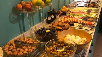 Free daily buffet breakfast