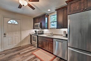 House (1 Bedroom) | Interior - Walkable Winter Garden Bungalow: 3 Blocks to Dtwn (Winter Garden)