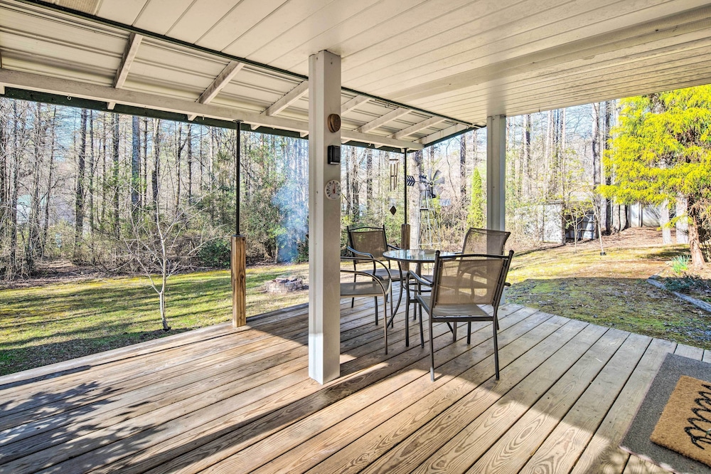 Penrose Home w/ Covered Deck + Fire Pit!