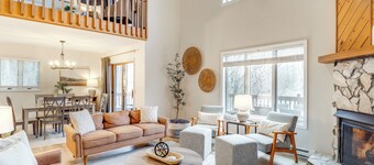 Sugar Mountain Chalet w/ Hot Tub & Ski Shuttle!