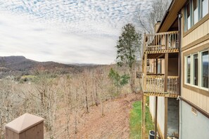 Interior - Sugar Mtn: Townhome w/ Hot Tub: Sugarcane Chalet' (Banner Elk)