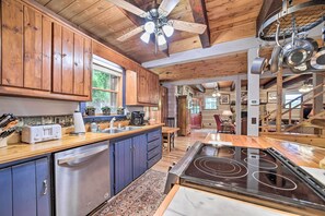 House (3 Bedrooms) | Interior - Bryson City Cabin w/ Hot Tub ~ 10 Mi to Dtwn! (Bryson City)