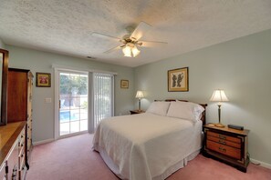 House (3 Bedrooms) | Interior - Pine Knoll Shores Getaway - Walk to Beach! (Atlantic Beach)