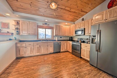 Peaceful Superior Home w/ Fire Pit & Mtn View