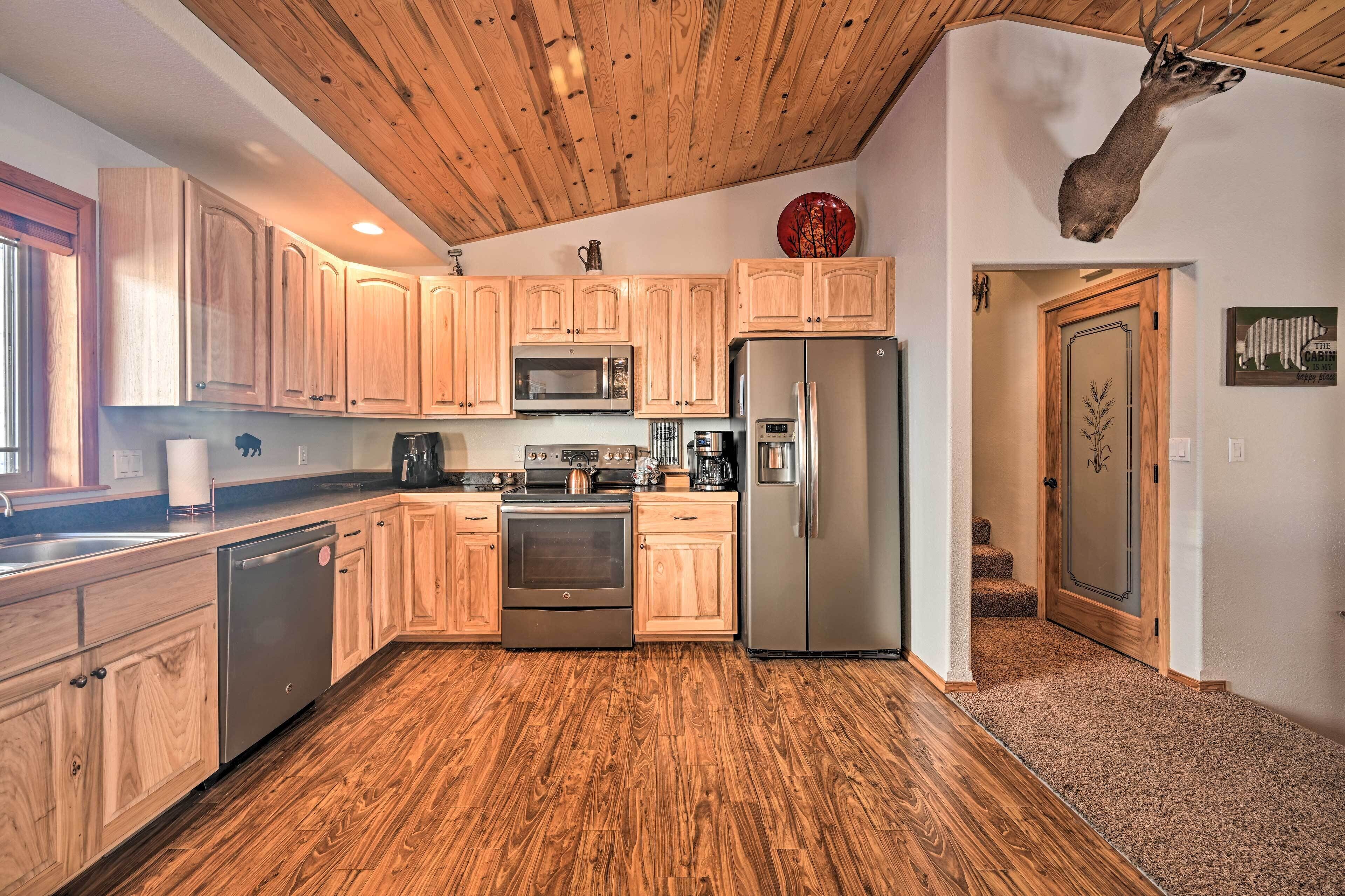 Peaceful Superior Home w/ Fire Pit & Mtn View