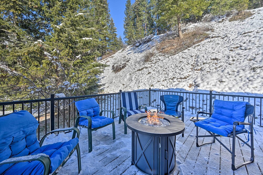 Peaceful Superior Home w/ Fire Pit & Mtn View