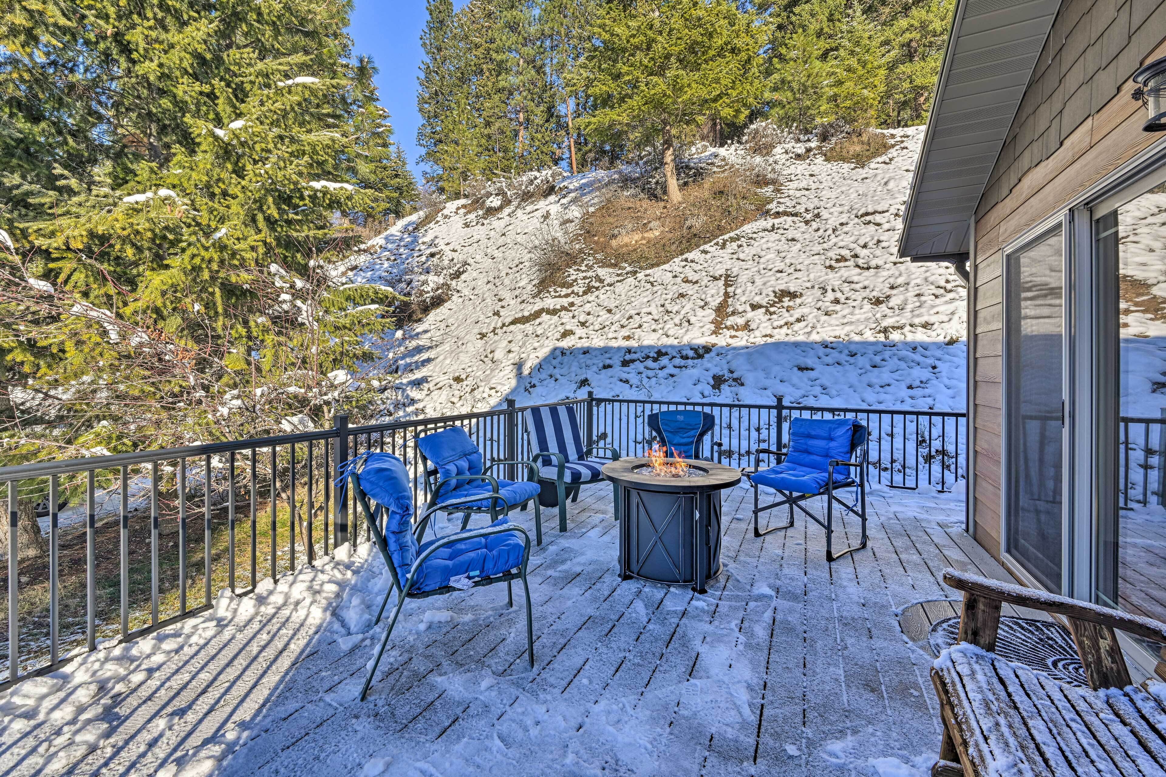 Peaceful Superior Home w/ Fire Pit & Mtn View