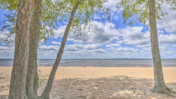 A beach with three trees and a clear sky. - NEW Cute & Charming Cottage Near Castle Rock Lake! (Friendship)
