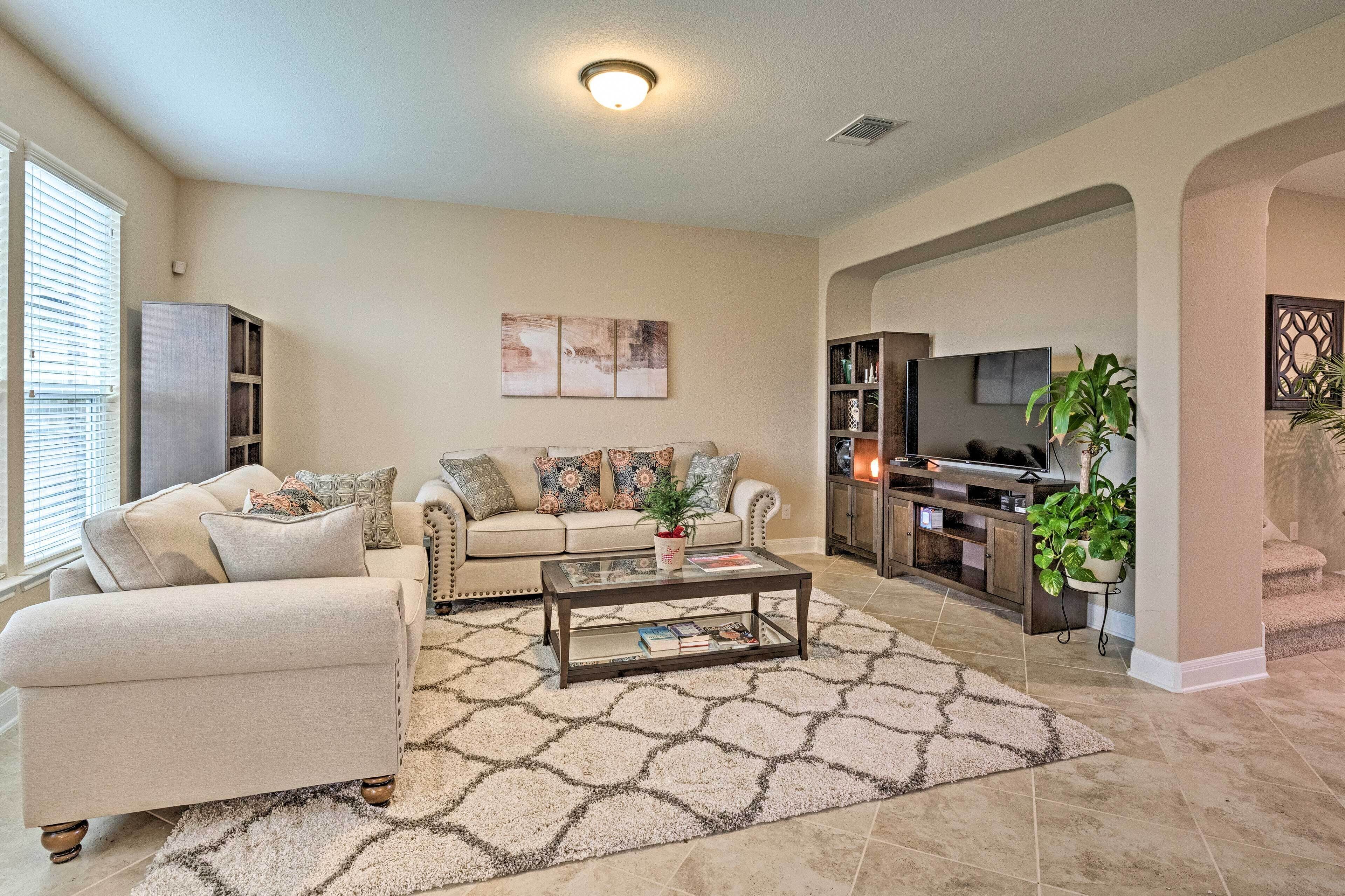 Spacious Suburban Family Home ~ 16 Miles to Austin