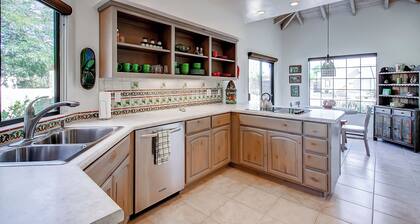 Country Club Home: 2br, 2 BA + Den ~ 1 Mi to Golf!