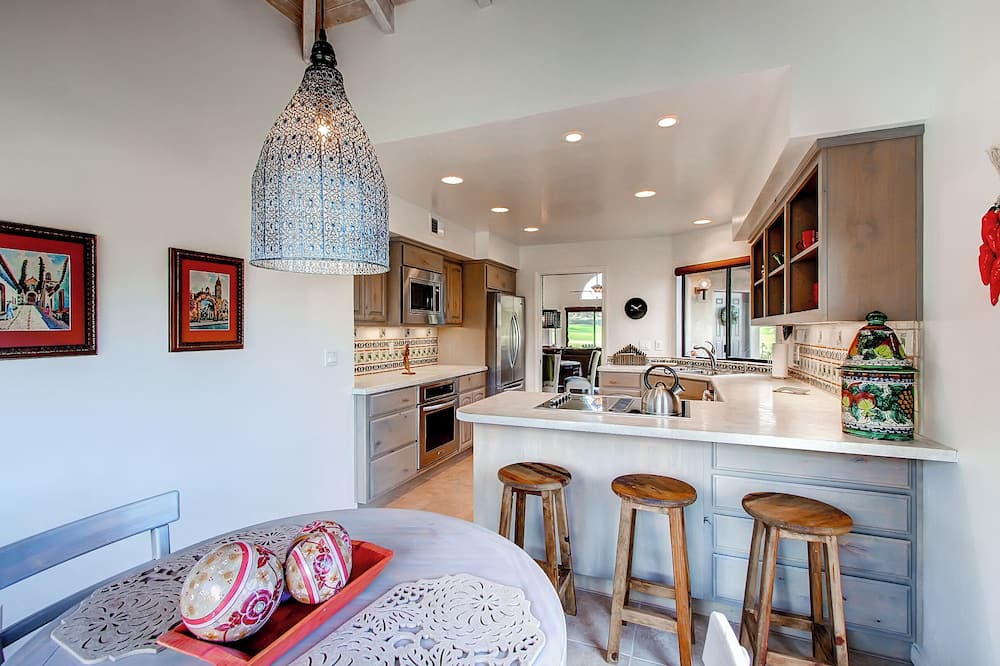 Country Club Home: 2br, 2 BA + Den ~ 1 Mi to Golf! - Ocotillo Wells, CA