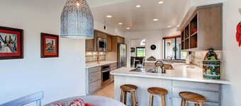Country Club Home: 2br, 2 BA + Den ~ 1 Mi to Golf!