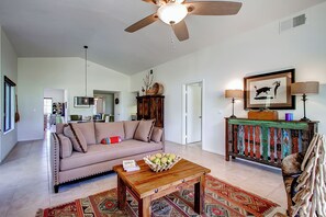 House (2 Bedrooms) | Interior - Country Club Home: 2br, 2 BA + Den ~ 1 Mi to Golf! (Borrego Springs)