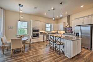 House (3 Bedrooms) | Private kitchen | Microwave, oven, stovetop, dishwasher