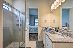 House (3 Bedrooms) | Bathroom