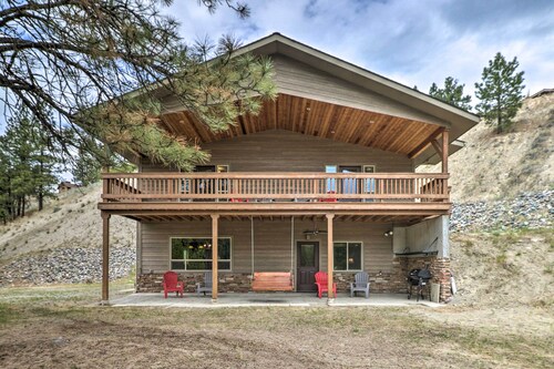 Quiet Riverside Retreat: Hike, Fish & Ski!