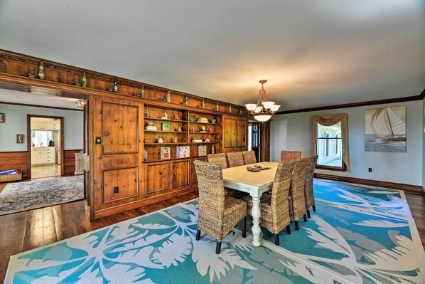 House (6 Bedrooms) | Interior