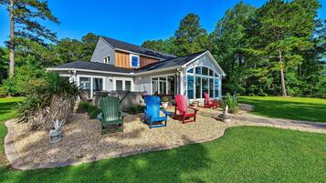 House (6 Bedrooms) | Front of property