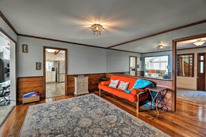 House (6 Bedrooms) | Interior