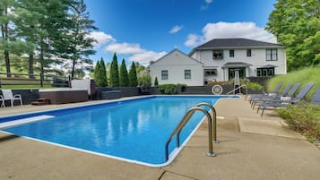 Villa (Multiple Bedrooms) | Front of property