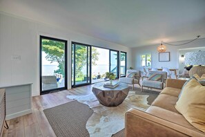 House (3 Bedrooms) | Interior - Modern Lake Michigan Home With 3 Lakefront Decks! (Holland)