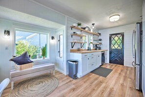 House (3 Bedrooms) | Interior - Modern Lake Michigan Home With 3 Lakefront Decks! (Holland)