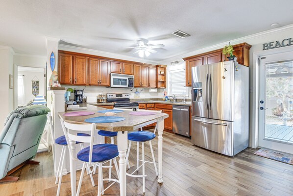 House (2 Bedrooms) | Interior - 1 Mi to Anna Maria Island: Pet-friendly Retreat (Cortez)