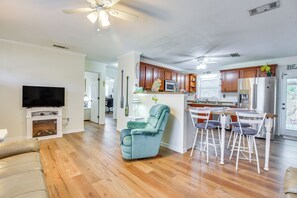 House (2 Bedrooms) | Interior - 1 Mi to Anna Maria Island: Pet-friendly Retreat (Cortez)