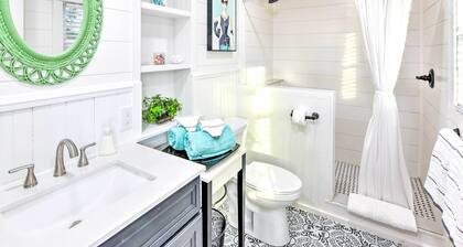 Bright Beaufort Home w/ Porch & Fire Pit!