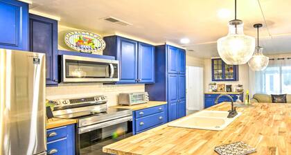 Bright Beaufort Home w/ Porch & Fire Pit!