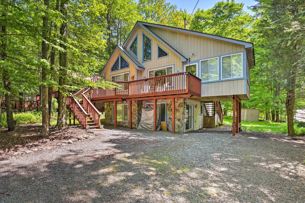 Cozy Lake Ariel Home in a Nature Resort Community!
