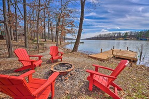Interior - Lakefront Vacation Rental w/ Deck & 2 Docks! (Williford)