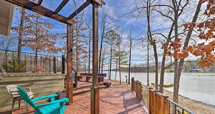 Lakefront Vacation Rental w/ Deck & 2 Docks!