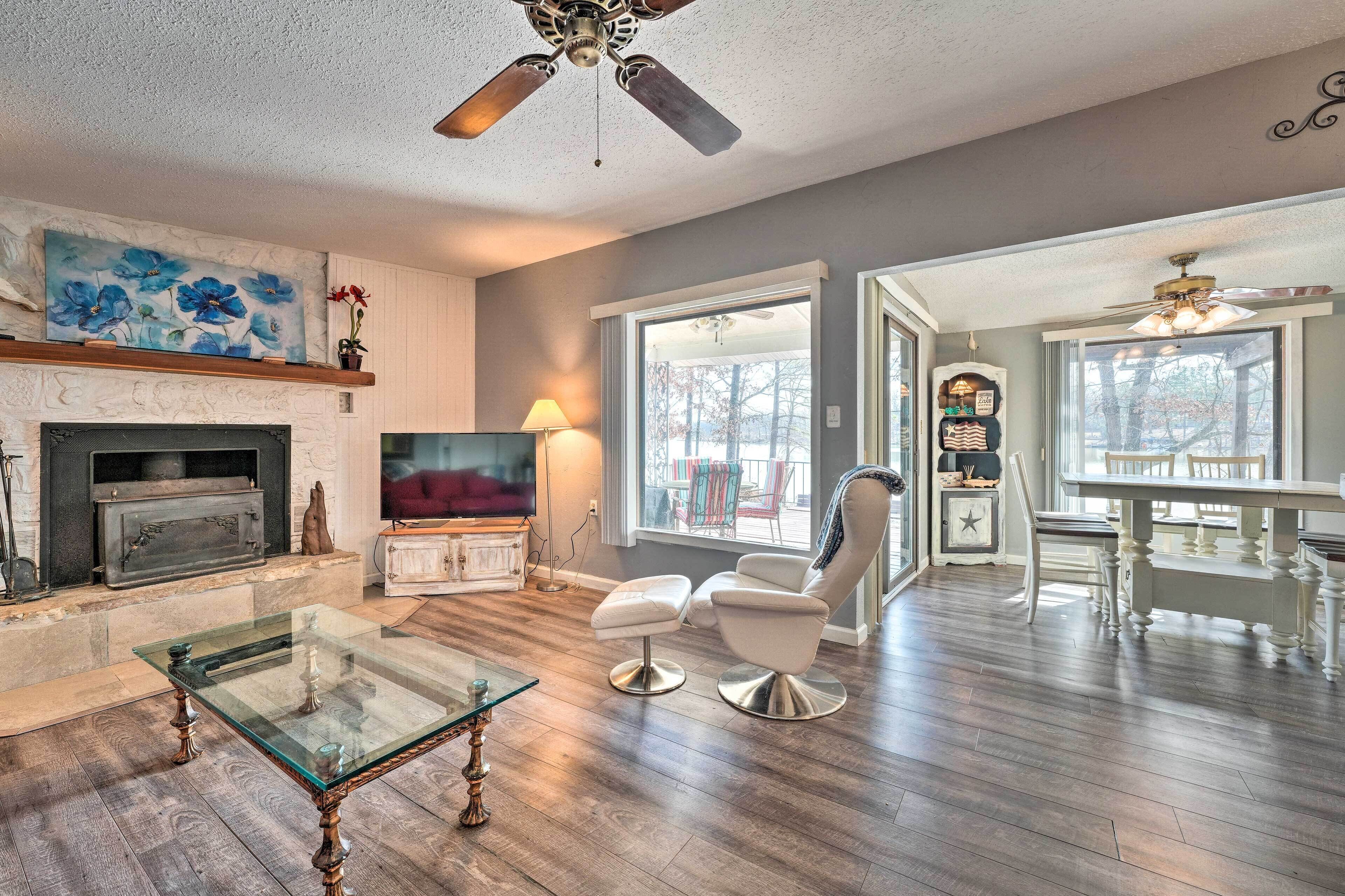 Lakefront Vacation Rental w/ Deck & 2 Docks!