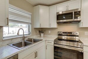 House (3 Bedrooms) | Interior - Private Hot Tub: Breezy Seminole Stay! (Seminole)