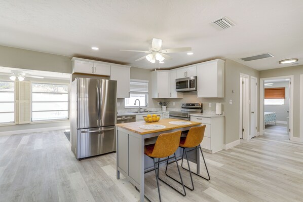 House (3 Bedrooms) | Interior - Private Hot Tub: Breezy Seminole Stay! (Seminole)