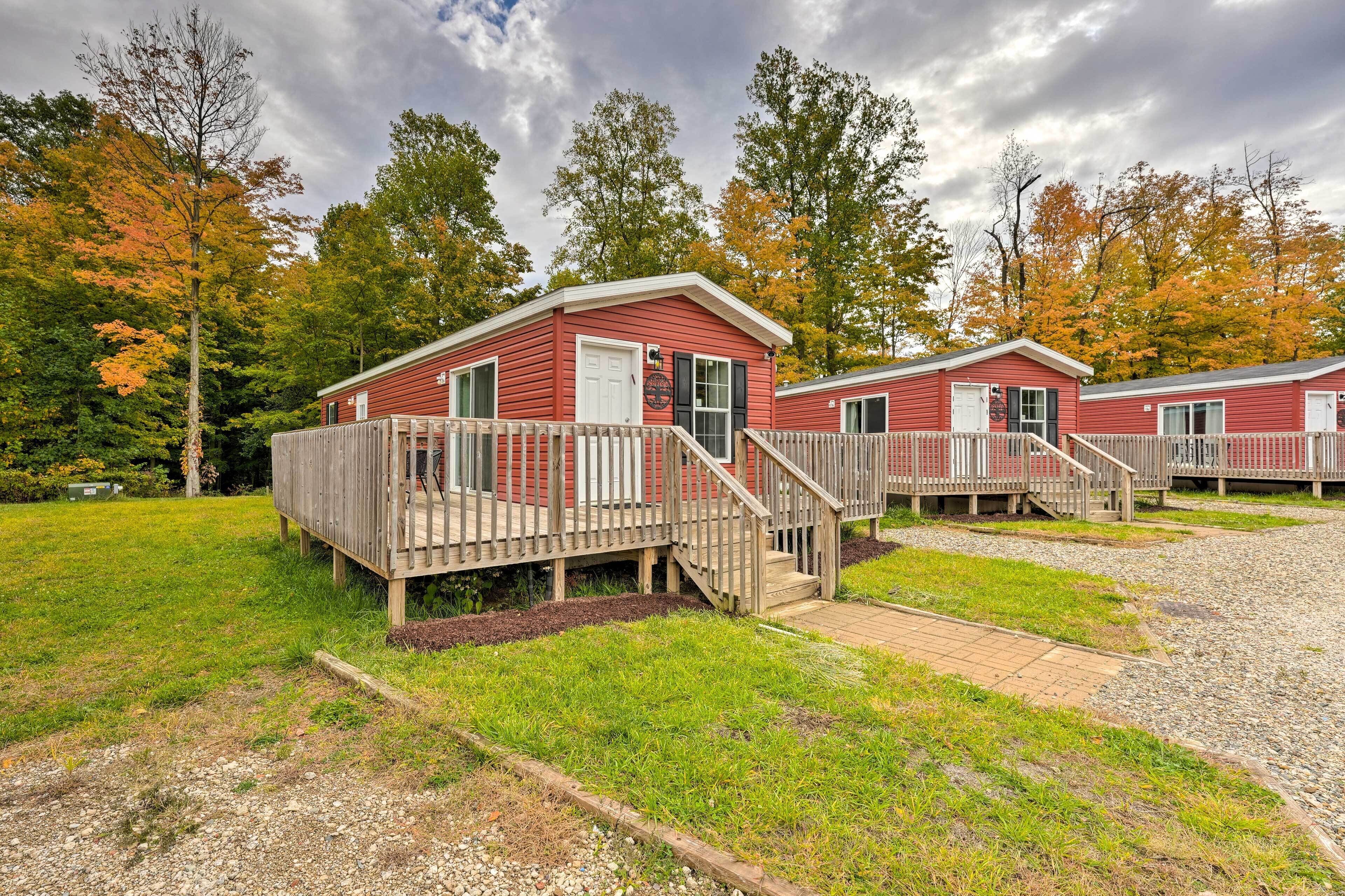 Cassopolis Cabin, Private Deck & Lake Access!