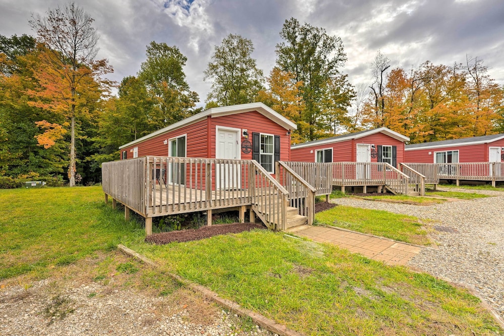 Cassopolis Cabin, Private Deck & Lake Access!