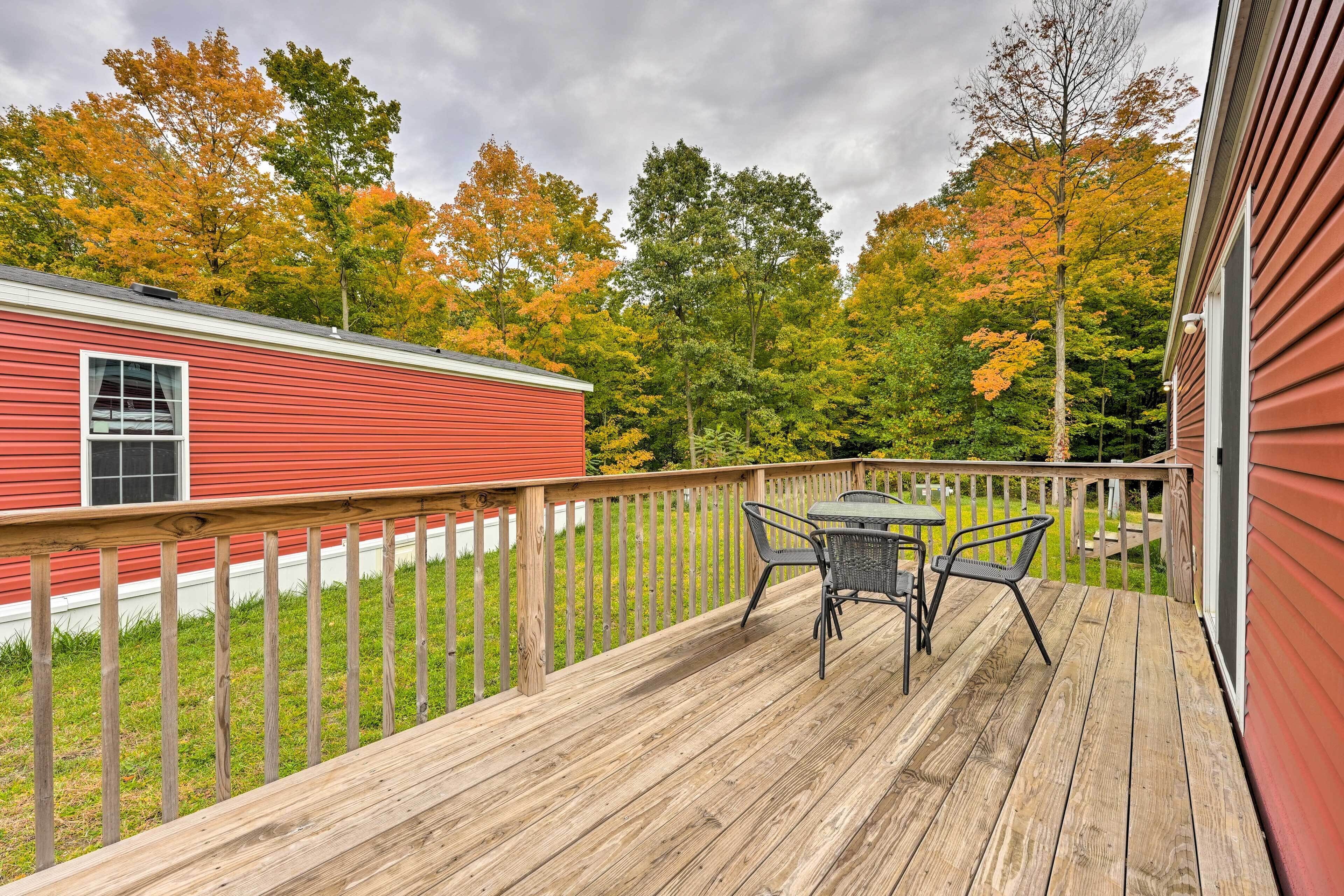 Cassopolis Cabin, Private Deck & Lake Access!