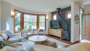 House (3 Bedrooms) | Front of property