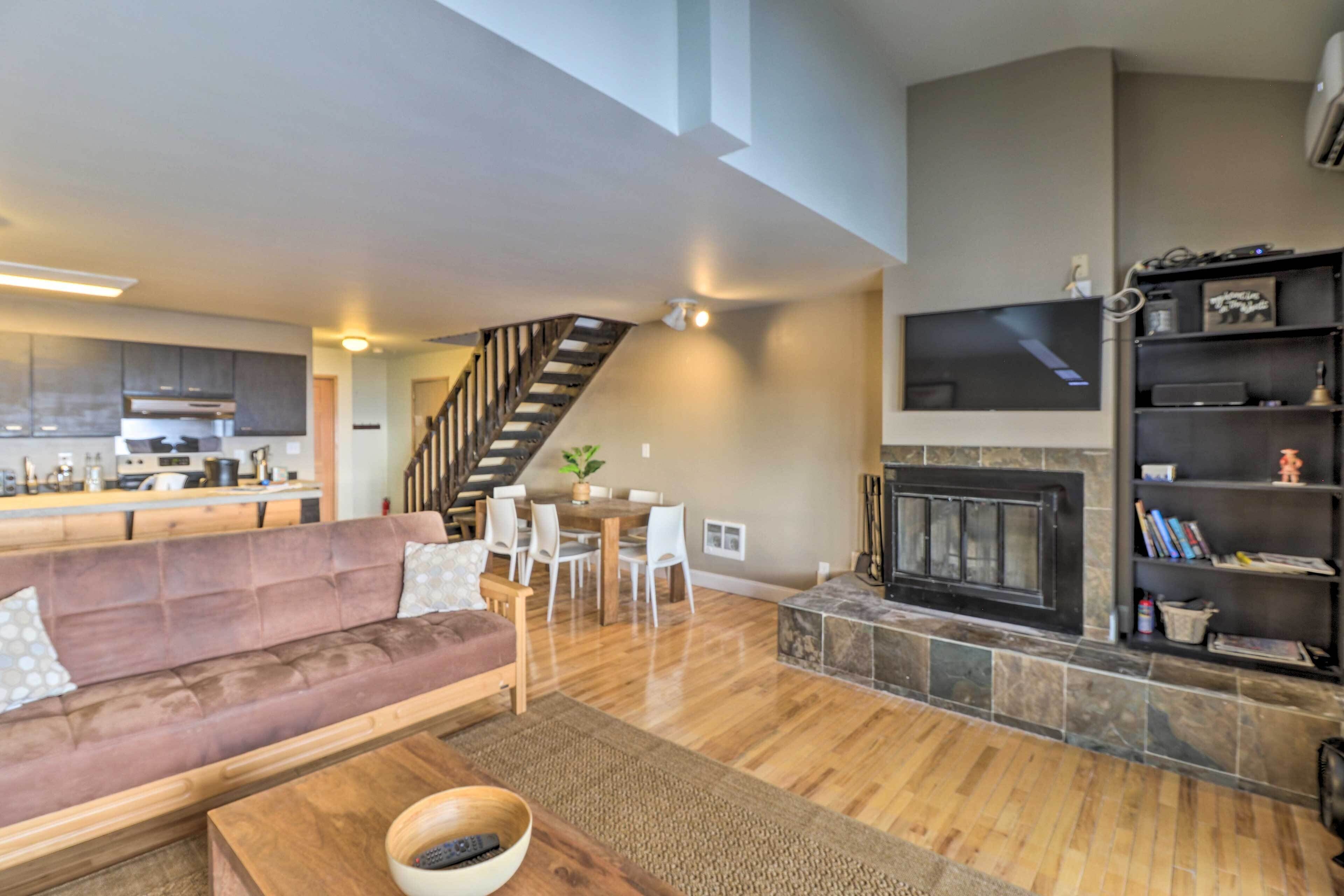 Whitefish Mtn Ski-in/out Condo: Steps to Slopes!