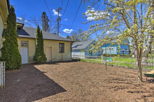 Apt w/ Shared Gas Grill, 2 Blocks to Dtwn!