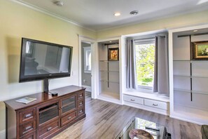 Apartment (1 Bedroom) | Interior - Apt w/ Shared Gas Grill, 2 Blocks to Dtwn! (Sheboygan)