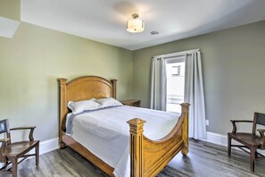 Apartament (1 Bedroom) | 1 dormitori, planxa i posts de planxar i roba de llit 