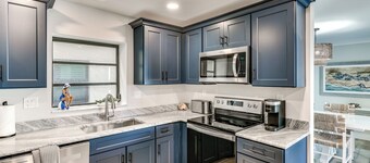 Luxury Sanibel Condo w/ Ocean View: Steps to Beach