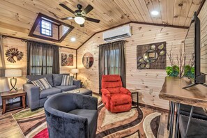 House (1 Bedroom) | Interior